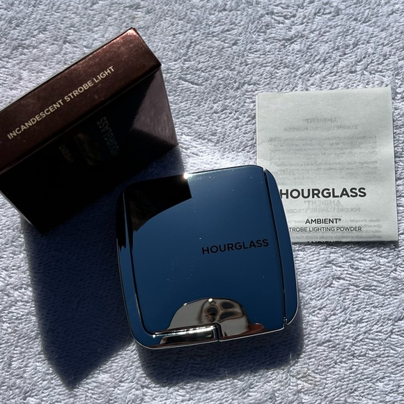 โจNIB Hourglass Ambient Strobe Lighting Powder Color: Incandescent โจ - Picture 3 of 5